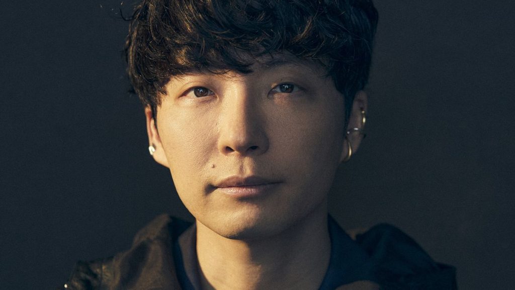 Photo of musician Gen Hoshino.